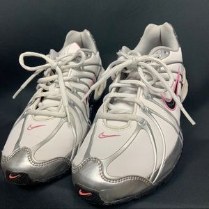 Nike Air Max White & Pink Sneakers